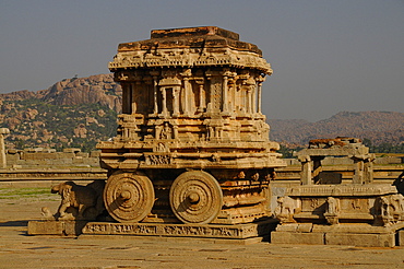 Stone Chariot at Vitthala Temple, Hampi, UNESCO World Heritage Site, Karnataka, India, Asia