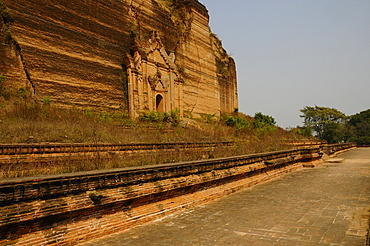 Uncompleted pagoda of Mingun, near Mandalay, Sagaing District, Myanmar, Asia