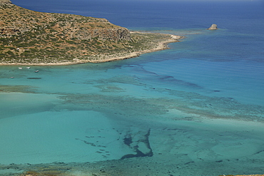 Balos Lagoon Beach and Cape Tigani, elevated view, Gramvousa Peninsula, Chania Region, Crete, Greek Islands, Greece, Europe