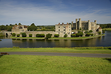 Leeds Castle near Maidstone, Kent, England, United Kingdom, Europe