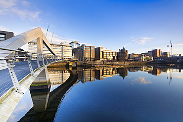 Tradeston (Squiggly) Bridge, International Financial Services District, River Clyde, Glasgow, Scotland, United Kingdom, Europe