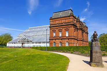 People's Palace and statue, Glasgow Green, Scotland, United Kingdom, Europe