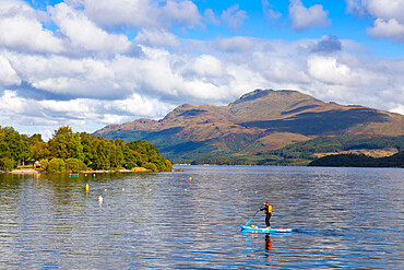 Paddle boarding, Luss, Loch Lomond, Ben Lomond, Argyll and Bute, Scotland, United Kingdom, Europe