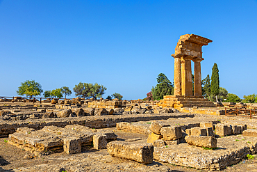 Temple of Castor and Pollux, Valle dei Templi (Valley of Temples), UNESCO World Heritage Site, Hellenic architecture, Agrigento, Sicily, Italy, Mediterranean, Europe