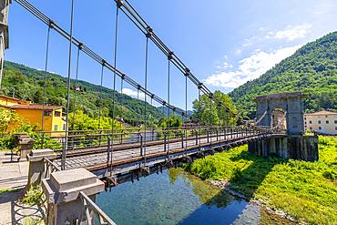 Chain Bridge, Ponte delle Catene, River Lima, Fornoli, Tuscany, Italy, Europe