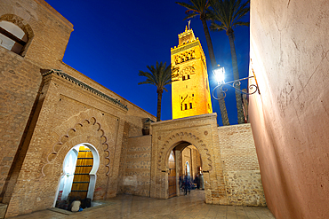 Koutoubia Mosque (Kutubiyya Mosque) and minaret at dusk, UNESCO World Heritage Site, Marrakesh, (Marrakech), Morocco, North Africa, Africa