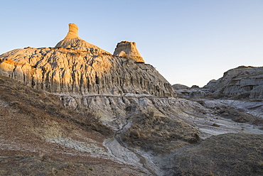 Rock formations and hoodoos in Dinosaur Provincial Park, UNESCO World Heritage Site, Alberta Badlands, Alberta, Canada, North America