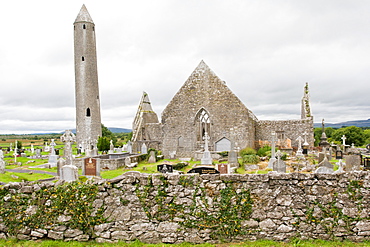 Ruins of Kilmacduagh Monastery with round tower, County Galway, Connacht, Republic of Ireland, Europe