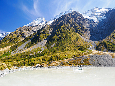 Glacial lake at the end of the Hooker Valley Trail in Aoraki (Mount Cook) National Park, UNESCO World Heritage Site, Southern Alps, South Island, New Zealand, Pacific