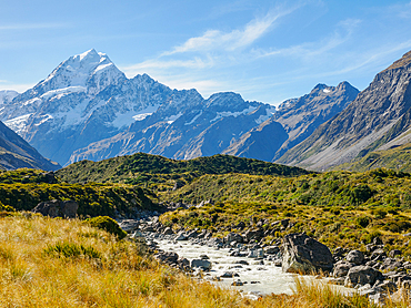 View of Aoraki (Mount Cook) from the Hooker Valley Trail in  Aoraki (Mount Cook) National Park, UNESCO World Heritage Site, Southern Alps, South Island, New Zealand, Pacific