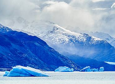 Icebergs on Lake Argentino, Los Glaciares National Park, UNESCO World Heritage Site, Santa Cruz Province, Patagonia, Argentina, South America