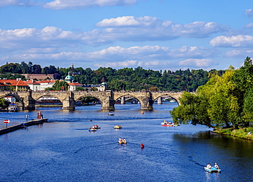 Charles Bridge and Vltava River, Prague, UNESCO World Heritage Site, Bohemia Region, Czech Republic, Europe