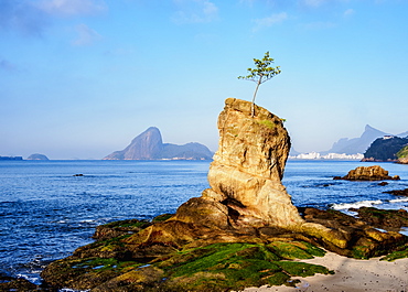 View over Icarai Rocks towards Sugarloaf Mountain, Niteroi, State of Rio de Janeiro, Brazil, South America