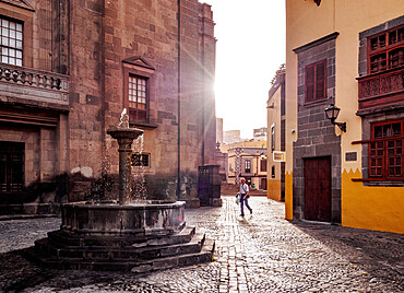 Fountain at Plaza del Pilar Nuevo, Las Palmas de Gran Canaria, Gran Canaria, Canary Islands, Spain, Atlantic, Europe