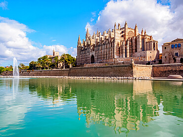 The Cathedral of Santa Maria of Palm or La Seu, Palma de Mallorca, Mallorca (Majorca), Balearic Islands, Spain, Mediterranean, Europe