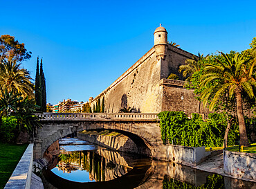 Pont de la Riera (bridge) and Bastio de Sant Pere (bastion), Es Baluard, Palma de Mallorca, Majorca, Balearic Islands, Spain, Mediterranean, Europe