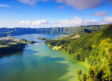 Lagoa das Sete Cidades, elevated view, Sao Miguel Island, Azores, Portugal, Atlantic, Europe