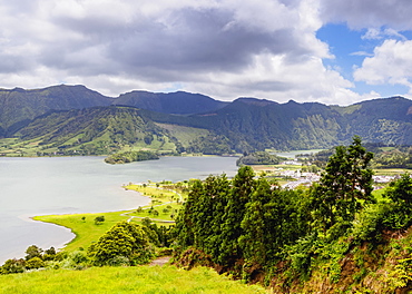 Lagoa das Sete Cidades, elevated view, Sao Miguel Island, Azores, Portugal, Atlantic, Europe