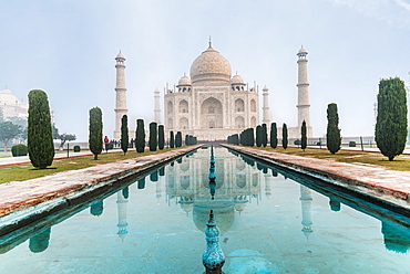 Taj Mahal reflections on a misty morning, UNESCO World Heritage Site, Agra, Uttar Pradesh, India, Asia