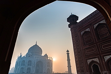 Sun rises behind the Taj Mahal. UNESCO World Heritage Site, Agra, Uttar Pradesh, India, Asia