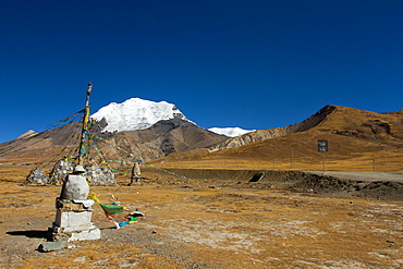 The Kora La Pass of Southern Tibet, Himalayas, China, Asia