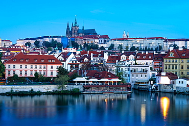 St. Vitus Cathedral and Prague Castle viewed from Charles Bridge during sunrise, UNESCO World Heritage Site, Prague, Czech Republic, Europe