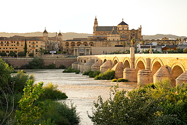 The Roman Bridge (Puente Romano) and The Great Mosque of Cordoba in the glow of sunset at golden hour, UNESCO World Heritage Site, Cordoba, Andalusia, Spain, Europe