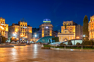 Kyiv's Independence Square (Maidan Nezalezhnosti) during blue hour, Kyiv (Kiev), Ukraine, Europe