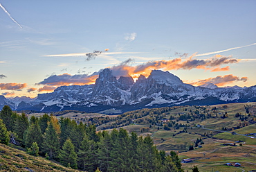 Sassopiatto and Sassolungo at sunrise, Alpe di Siusi, Trentino, Italy, Europe