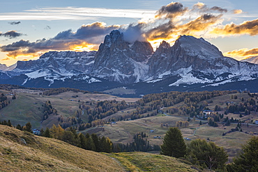 Sassopiatto and Sassolungo at sunrise, Alpe di Siusi, Trentino, Italy, Europe