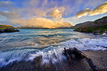 Lake Pehoe and Los Cuernos del Paine, Torres del Paine National Park, Ultima Esperanza Province, Magallanes and Chilean Antactica Region, Patagonia, Chile, South America