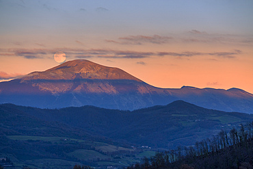 Italy, Umbria, Gubbio, Monte Cucco at sunset