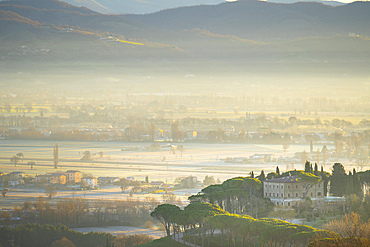 Italy, Umbria, Gubbio, Old house at sunrise in Winter