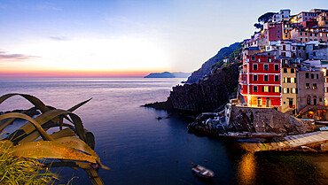 Picturesque village of Riomaggiore in Cinque Terre, UNESCO World Heritage Site, province of La Spezia, Liguria region, Italy, Europe