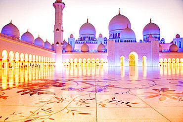 The Sheikh Zayed Grand Mosque, the largest mosque in the country, in Abu Dhabi, capital city of the United Arab Emirates, Middle East