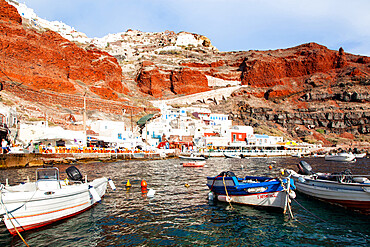 Amoudi Bay below the town of Oia, Santorini (Thira), Cyclades, Greek Islands, Greece, Europe