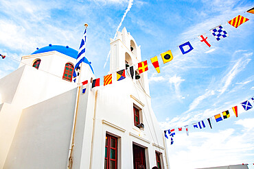 Traditional Greek architecture in Oia, Santorini (Thira), Cyclades, Greek Islands, Greece, Europe