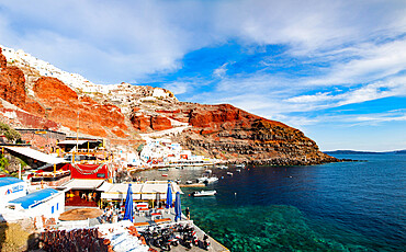 Amoudi Bay below the town of Oia on the Greek Island of Santorini (Thira), Cyclades, Greek Islands, Greece, Europe