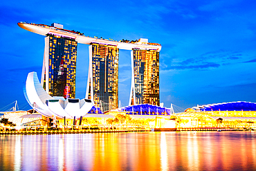 SINGAPORE, SINGAPORE - MARCH 2019: Skyline of Singapore Marina Bay at night with Marina Bay sands, Art Science museum and tourist boats