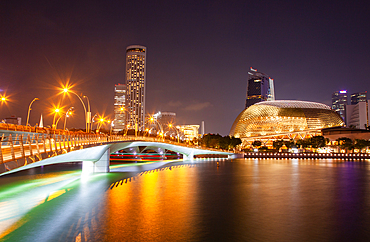 SINGAPORE, SINGAPORE - MARCH 2019: Esplanade bridge and esplanade theaters on the bay. Singapore