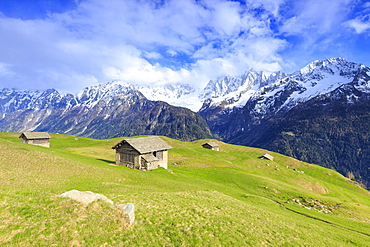 Traditional huts with Pizzo Badile in the background, Soglio, Val Bregaglia (Bregaglia Valley), Graubunden, Switzerland, Europe