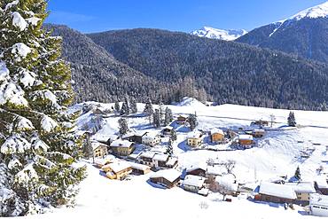 Village of Davos Wiesen, Landwasser Valley, Albula Valley, District of Prattigau/Davos, Canton of Graubunden, Switzerland, Europe