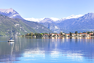 Sailboat on the lake in front Mandello del Lario, Province of Lecco, Lake Como, Italian Lakes, Lombardy, Italy, Europe