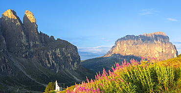 San Maurizio Chapel, Gardena Pass, Gardena Valley, South Tyrol, Dolomites, Italy, Europe