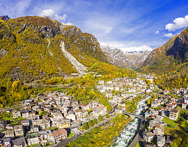 Village of Cataeggio in autumn colors, Valmasino, Valtellina, Lombardy, Italy, Europe