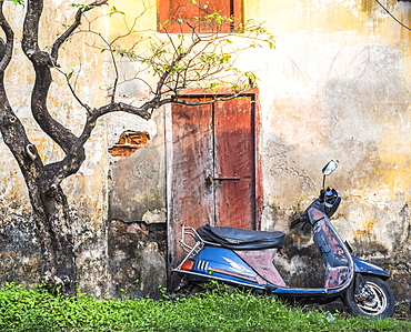 Moped street scene, Fort Kochi (Cochin), Kerala, India, Asia