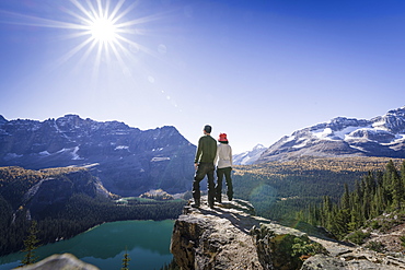 Hikers looking at the view of Alpine mountains and Lake O'Hara from the Alpine circuit trail, Yoho National Park, UNESCO World Heritage Site, Canadian Rockies, British Columbia, Canada, North America