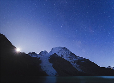 Moon rises over Mount Robson, the highest peak of the Canadian Rockies, UNESCO World Heritage Site, Canadian Rockies, British Columbia, Canada, North America