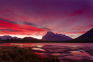 Before sunrise, Vermillion Lake, Banff National Park, UNESCO World Heritage Site, Canadian Rockies, Alberta, Canada, North America