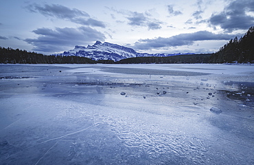 Two Jack Lake in the winter season, Banff National Park, UNESCO World Heritage Site, Alberta, Canadian Rockies, Canada, North America